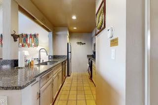 Cozy townhome with private beach access and numerous aquatic amenities to enjoy - 1