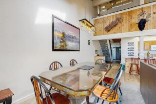 Blissful townhome with gorgeous views of the lake and relaxing amenities - 5