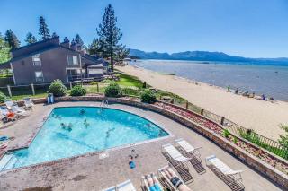 Lovely townhome with soothing lake view from the deck and relaxing amenities - 8