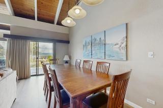 Lovely townhome with soothing lake view from the deck and relaxing amenities - 3