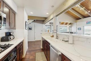 Waterfront townhome with picturesque lake views and a plethora of fun amenities - 2