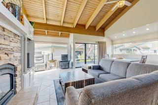 Waterview townhome with two lofts for comfortable lounging and aquatic amenities - 0