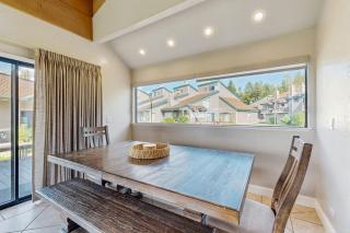 Waterview townhome with two lofts for comfortable lounging and aquatic amenities - 4