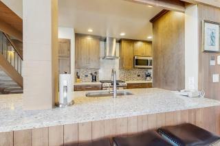 Waterview townhome with two lofts for comfortable lounging and aquatic amenities - 3