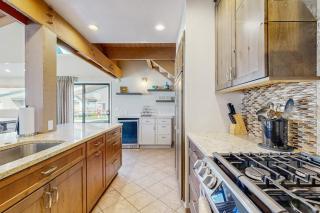 Waterview townhome with two lofts for comfortable lounging and aquatic amenities - 1
