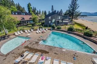 Relaxing townhome with gorgeous views of the water and numerous amenities - 8