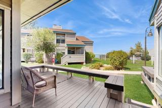 Lakeside modern villa with fireplaces resort amenities grill WD & internet - 9