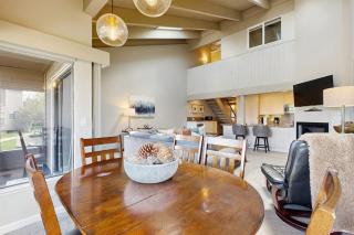 Lakeside modern villa with fireplaces resort amenities grill WD & internet - 2