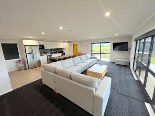 5 Bedroom, Solar on Snowmass Ohakune, Yellow Door - 8