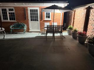 Gatwick LUXURY STUDIO FLAT - 4