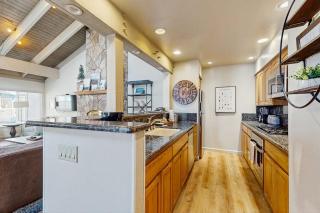 Serene townhome with homey ambience lazy days on the beach and many amenities - 4