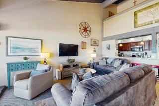 All-season adventure awaits at this lakefront gem with amazing views & amenities - 5