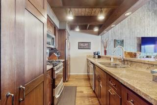 Lake Front Condo steps from the beach with beautiful view of Lake Tahoe - 4