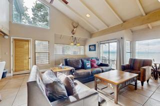 Tranquil townhome with picturesque lake views and an abundance of amenities - 7