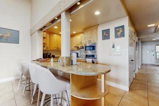 Tranquil townhome with picturesque lake views and an abundance of amenities - 5
