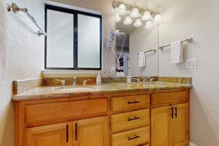 Tranquil townhome with picturesque lake views and an abundance of amenities - 1