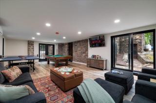 1948 Pocono Retreat Speakeasy & Game Room - 6