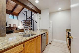 Three-Story Condo & Loft w Free WiFi Gas Fireplace Shared Pool Hot Tub & WD - 2