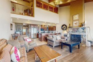 Lakefront condo with lake views grill fireplace hot tub & pool - 5