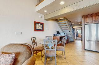 Lakefront condo with lake views grill fireplace hot tub & pool - 4