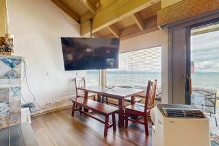 Lakefront condo with lake views grill fireplace hot tub & pool - 3