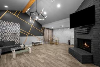 Spacious Galleria Apartment with Free Park - 2