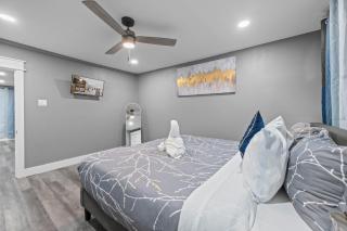 Classy and Chic 2BR Home near Galleria - 9