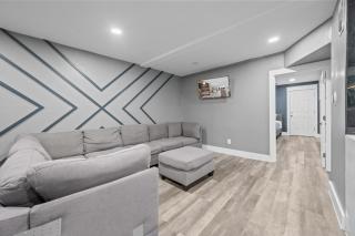 Classy and Chic 2BR Home near Galleria - 6