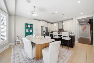 Beautiful Spacious Family Home - 9