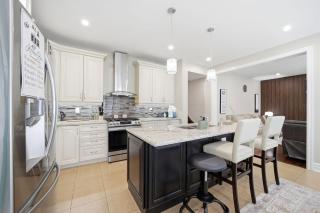 Beautiful Spacious Family Home - 3