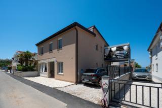 Apartments with parking space Vir - 25155 - 0