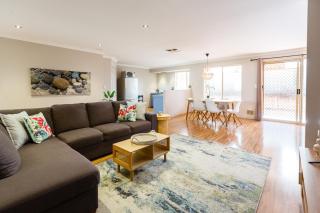 3 Bedroom Apartment-Spacious and Close to Fremantle - 0