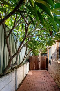 3 Bedroom Apartment-Spacious and Close to Fremantle - 1