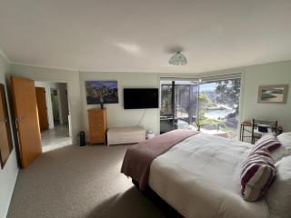 Restful Kerikeri Retreat - Heated Pool, Views and Private Bathroom - 9