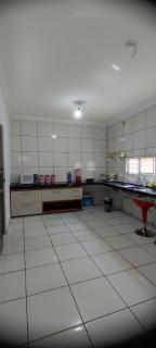 Casa bem localizada, com 2 Quartos amplos, Cozinha Equipada, Edícula, Wi-Fi, Garagem, próxima a Rodoviária, check-in automático das 21h as 08h - 9