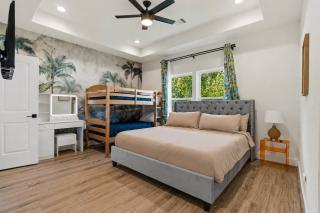 Backyard n' Chill + Grill Sleeps 16+5 Min to NRG - 6