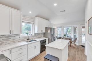5BR CedarPark Soothing Hot Tub - Cedar Park - 1