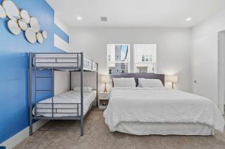 Sleeps 16+ Arcade + Laser Tag 5 min to NRG - 4