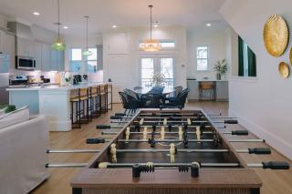 Sleeps 16+ Rooftop + Foosball + Xbox - 9