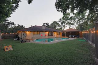 Sleep 16+ Pool +Theater + Game Room + Bar - 6