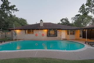 Sleep 16+ Pool +Theater + Game Room + Bar - 5