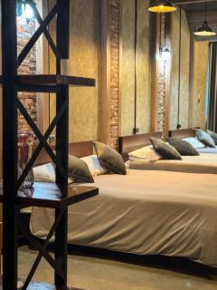 YOLO Loft House Private Group Stay - 8