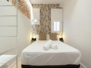 Stay in Madrid for 5 guests - 3