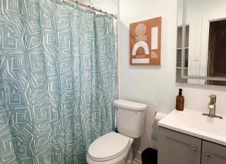 Downtown Double King Apt Walkable Everything - 3