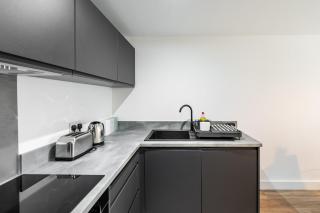 Spacious, stylish Liverpool City stay - 3