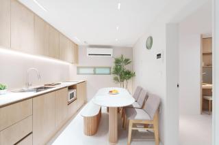 New Renovated, 홍대역6분, 방3침대4, 완벽한 청소! - 0