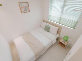 New Renovated, 홍대역6분, 방3침대4, 완벽한 청소! - 7