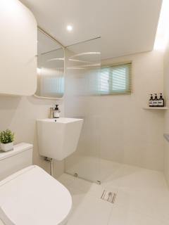 New Renovated, 홍대역6분, 방3침대4, 완벽한 청소! - 5