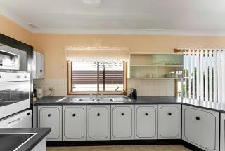 Cheerful Beach house at Redhead - BBQ, Beach, Views - 5