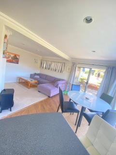The Captain's Cove Relaxed Garden Retreat - 2